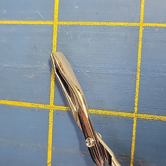 Scissors Shaped Eyebrow Flat Tip Tweezers Hair Plucker w Slanted Tip New - Picture 2 of 3